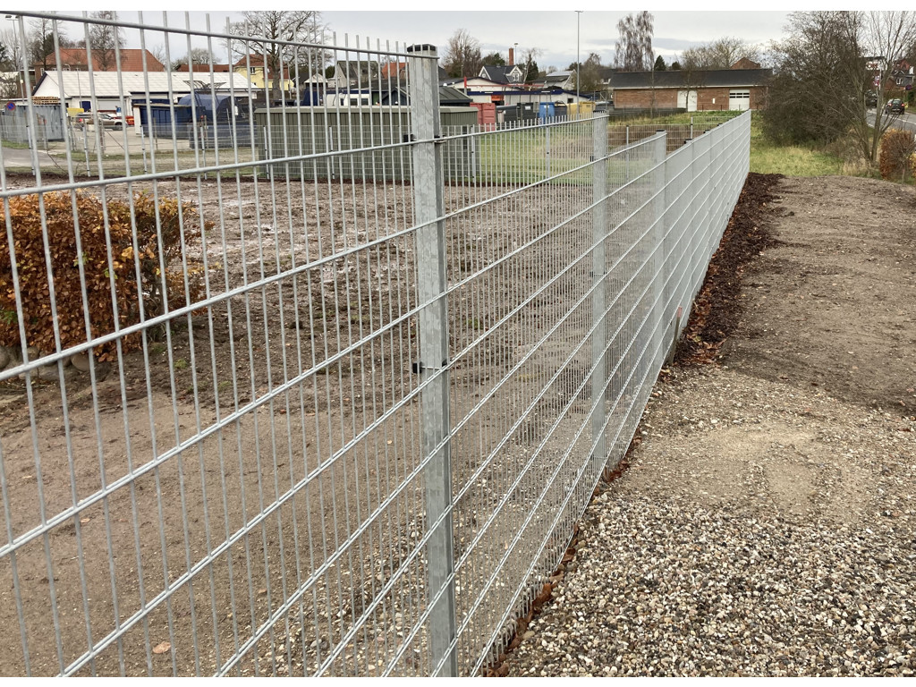 Omega stolpe, længde 350 cm.