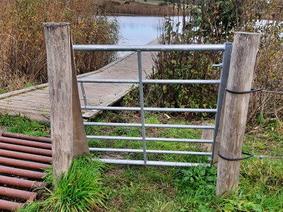 Stållåge med galvaniserede rør B122xH115 cm