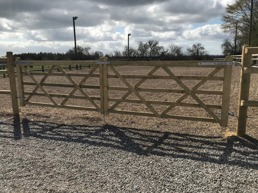 Trælåge i trykimprægneret fyrretræ 300x120 cm 