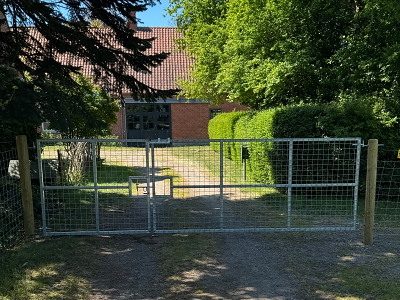 Lågeramme med gitter B305xH135 cm