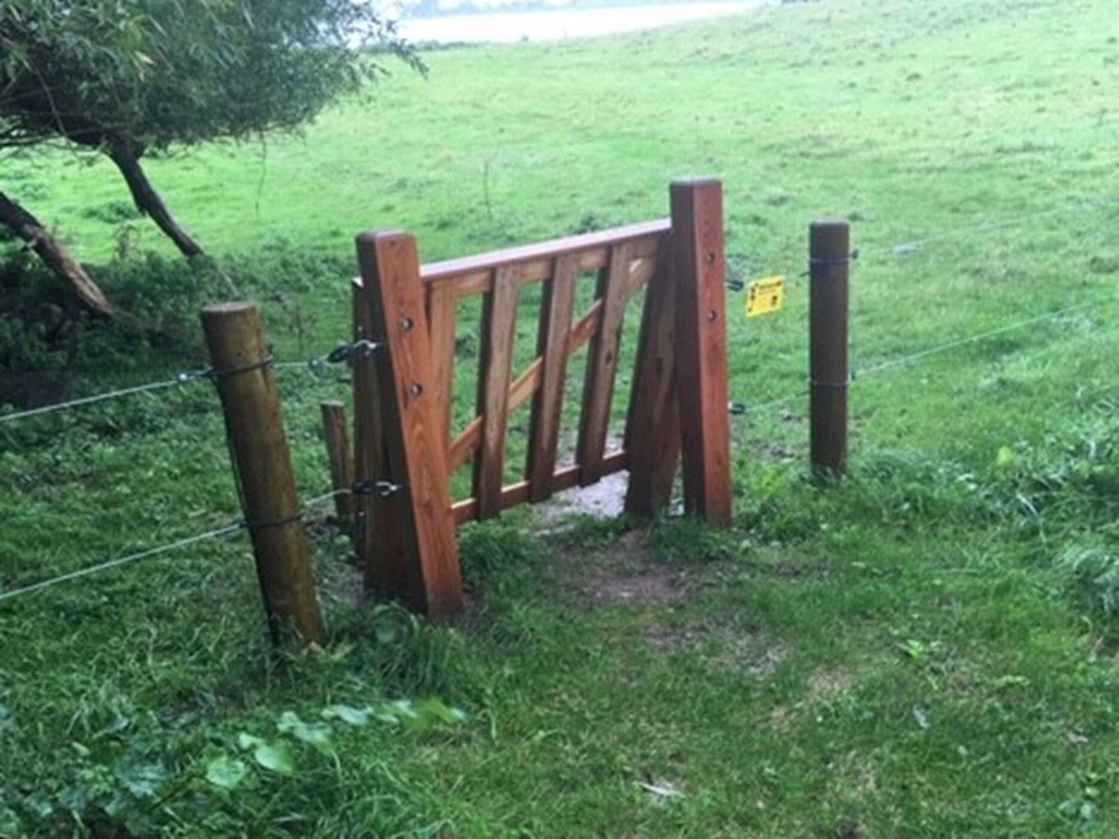 Klaplåge, Robinie, komplet(2 ben,1 låge og 2 buffer)