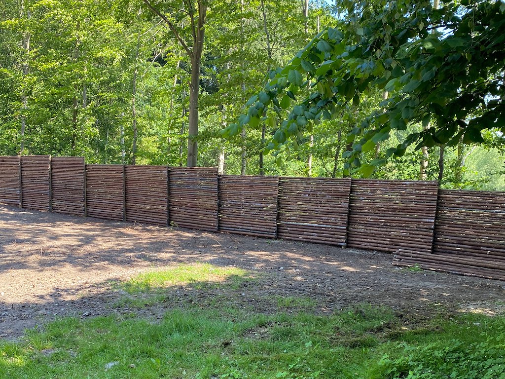 Rafter med bark – Ø4–7 cm x 220 cm