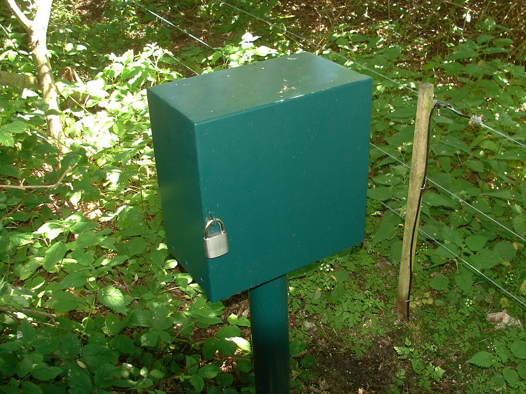 Tyverisikret boks til elhegn – grøn, til hængelås